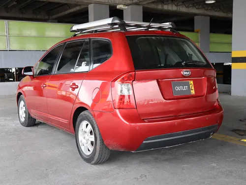 Kia Carens RONDO LX 2.0 MT 4X2 7 PSJ