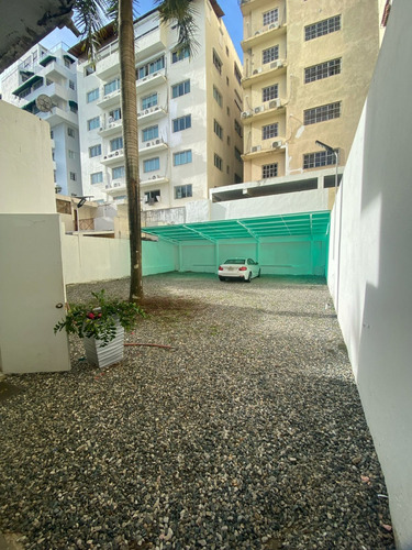 Edificio Comercial En Venta, Sector Cacicazgos.