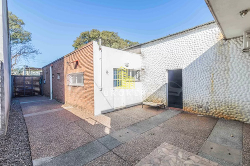 Venta 2 Casas En Padrón Único, Con Renta En Malvín, Montevideo, Uruguay