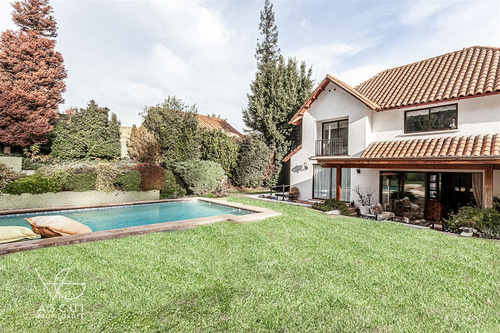 Casa En Venta De 4 Dorm. En Lo Barnechea