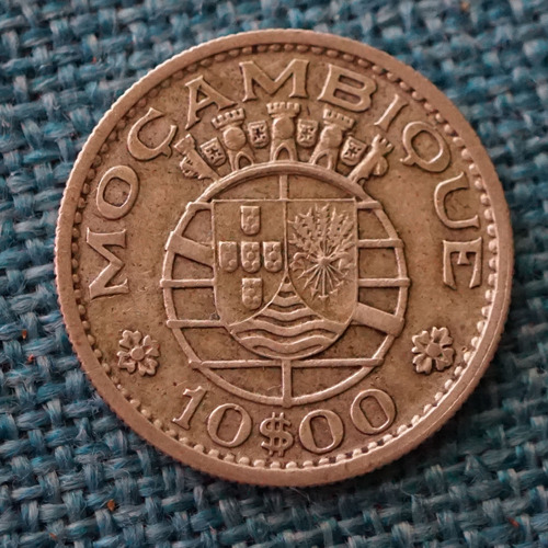 10 Escudos - Mozambique - Moneda De Plata 68%