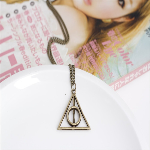 Imagen 2 de 4 de Collar Cadenita Dorada Reliquias De La Muerte Harry Potter