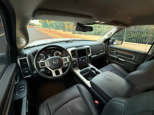 RAM Ram Classic 5.7 Laramie Night Edition Cab. Dupla 4X4 Aut. 4P