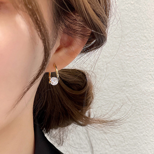 Pendientes En Forma De R Con Tachuelas Redondas De Diamante,