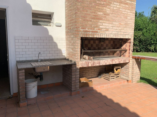 Imagen 28 de 30 de Venta De Quinta En Villa Luzuriaga Con Piscina