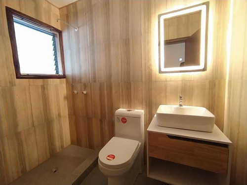 Imagen 8 de 14 de Town House Remodelado Con Hermosa Vista Al Mar
