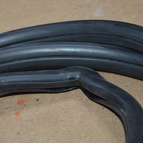 Imagem 2 de 3 de Borracha Da Janela Lateral Fixa Do Fiat Uno Quadrado