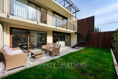 Cómodo Townhouse, Con Excelente Ubicación