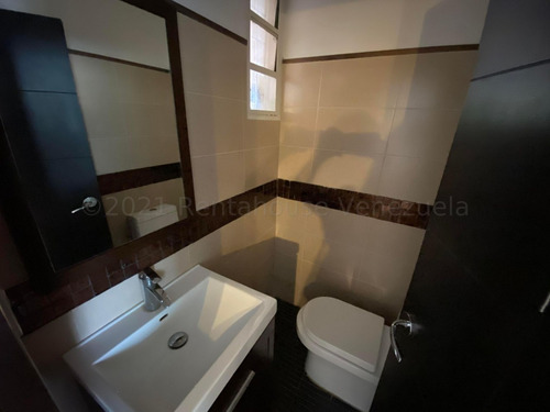 Imagen 12 de 30 de Casa_en_venta_en_caracas_en_santa-sofia_ Rah-21-17668 Orlando Figueira 04125535289/04242942992