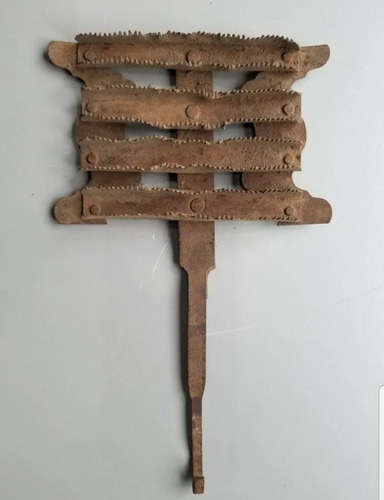 Imagen 2 de 3 de Rasqueta Cepillo Para Peinar Caballos Antiguo 57000