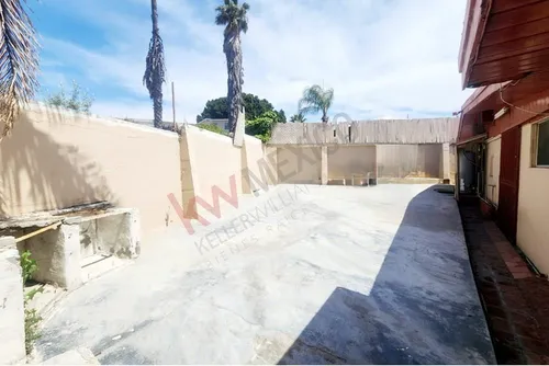Casa Con Terreno Amplio Ubicada En Colonia Internacional