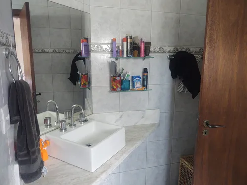 Casa Com 2 Quartos,2 Banheiros, Espaçosa