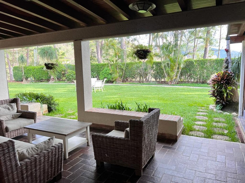 Imagen 9 de 18 de Se Vende Casa 2400m2 5h+s/ 4b+s/ 10p Cerro Verde