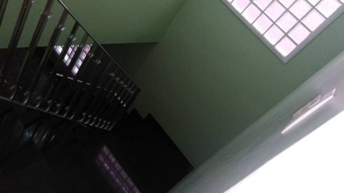 Sobrado Com Três Quartos E Três Banheiros