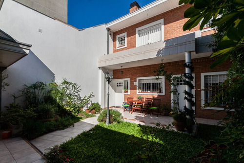 Hermoso Chalet De 5 Amb. En El Centro De Lanusita