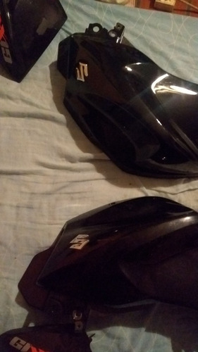 Imagen 8 de 10 de Estética Completa Color Negra De Suzuki Gixxer