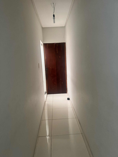 Garagem,sala De Está E Cozinha E Muro 1 Suíte E Quarto