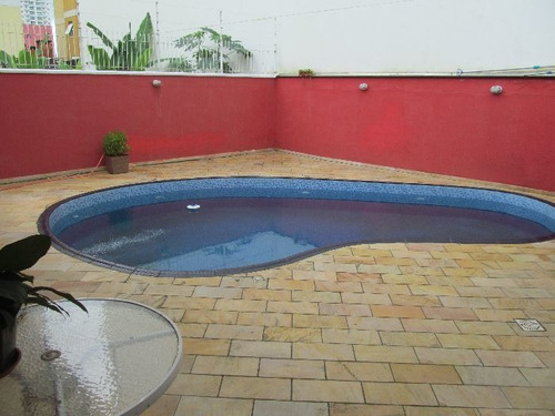 Casa À Venda Na Rua 252 , Meia Praia, Itapema - Sc - Liv-12482