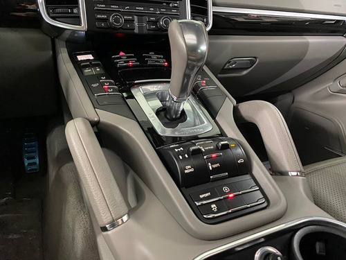 Imagem 10 de 13 de Cayenne S 4.8 V8 Blindada