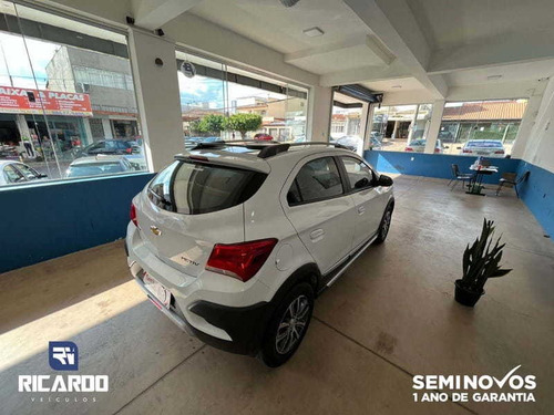 Imagem 5 de 15 de Chevrolet Onix 1.4mt Act 2018
