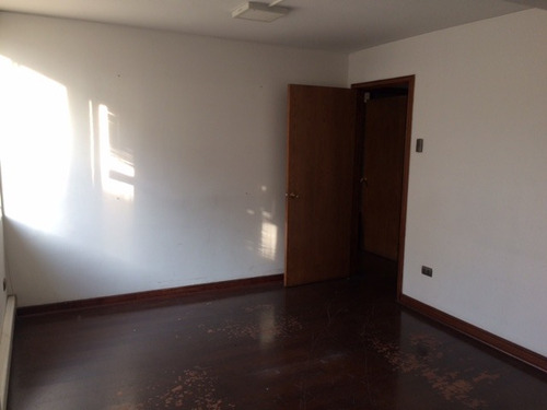 Arriendo Amplia Oficina En Huérfanos - Ahumada