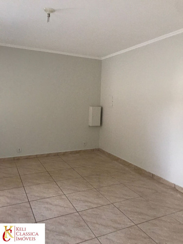 Imagem 10 de 19 de Casa Disponível Para Venda: Possui Dois Quartos, Um Banheiro, Sala, Cozinha E Garagem. A Edícula Possui Um Quarto, Um Banheiro, Cozinha E Quintal. - Ca00355 - 70750500