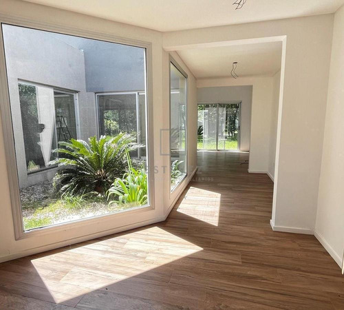 Casa En Venta Con 3 Dormitorios Y Escritorio. Zona De Arboles. Barrio Cerrado San Matias, Escobar