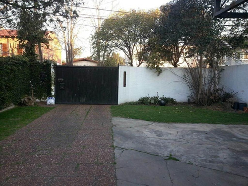 Venta Chalet Edificado Sobre El Final Del Terreno Con Amplio Parque Al Frente