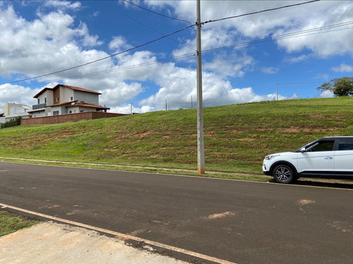 Lindo Lote De 450 M2 No Asfalto Em Loteamento Fechado Com Portaria 24hs, Clube, Mercado, Lago.
