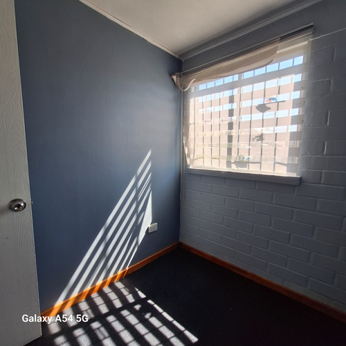 Se Vende Cómoda Casa 2 Pisos/3d/1b/ Amplio Patio Y 3 Est.