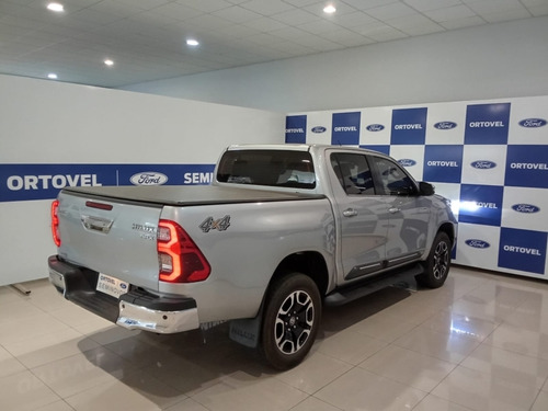 Toyota Hilux 2.8 D-4D TURBO DIESEL CD SRX 4X4 AUTOMÁTICO
