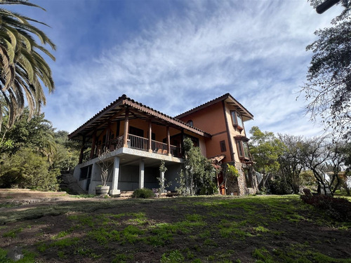 Casa Principal+taller Vista,quincho,piscina,jardin 2,4 H
