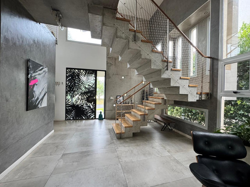 Casa En Tipas Nordelta 280 M2 Cub. Vista Al Lago Venta / Alquila