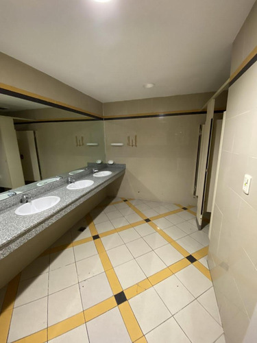 Imagen 9 de 11 de Excelente Local En Alquiler - 690 M2 - Aa Central. Impecable Estado.