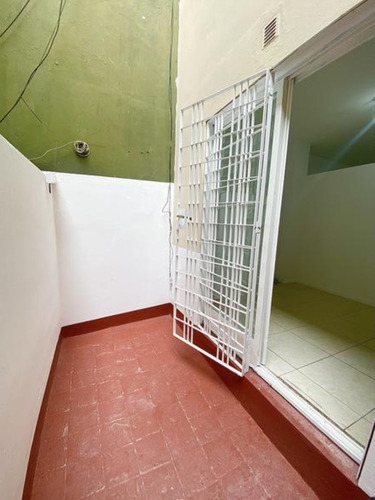 Dueña Vende. Sin Comisión. 2 Amb. C/ Patio. Oportunidad