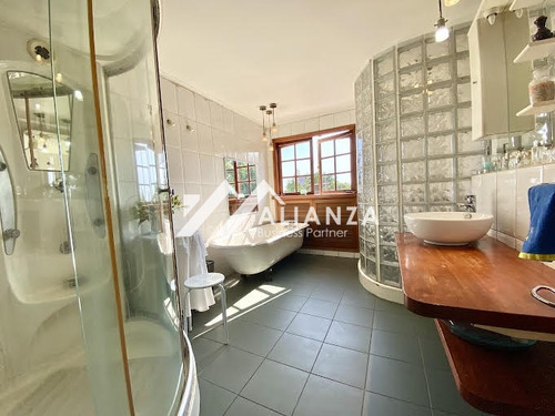 Gran Casa Familiar Con Excelente Ubicación