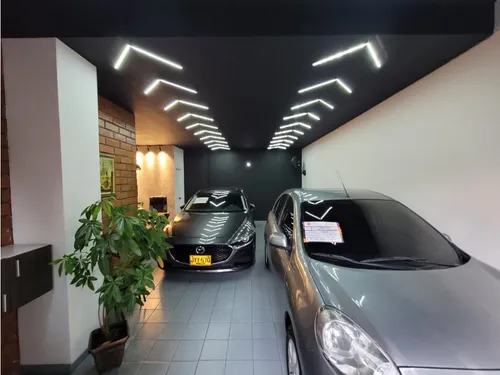 Local 075 Centro Automotriz