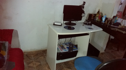 Computador Com Mesa Cadeira E Web Can E Fone Com Microphone