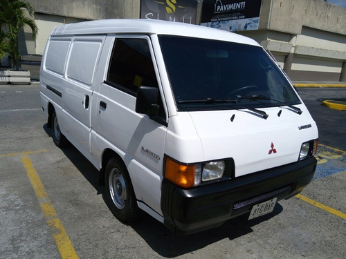 Imagen 3 de 12 de Mitsubishi L300 Panel