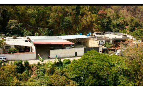 Se Vende Galpón 1068,41m2 Turumo 2486
