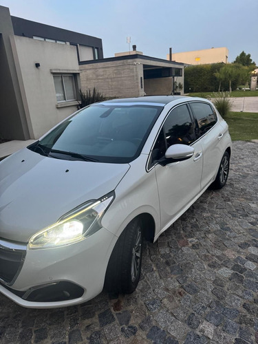 Peugeot 208 1.6 Feline