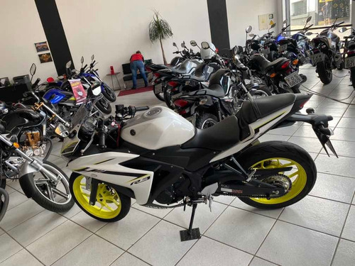 Yamaha R 3