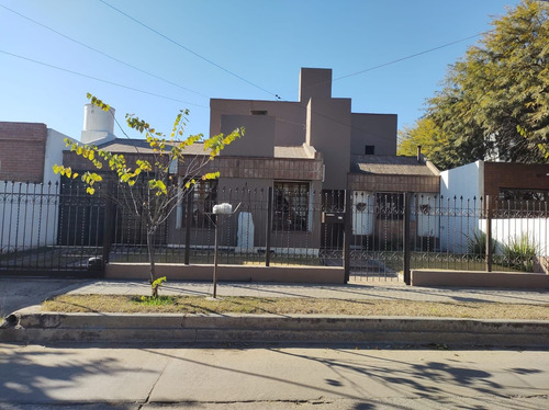 Casa En Venta De 4 Dormitorios C/ Cochera Y Piscina En Argüello - Apto Bancor