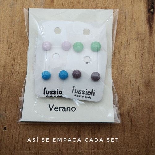 Set De Aretes Broquel Sencillo 4 Pares De Vidrio Y Acero