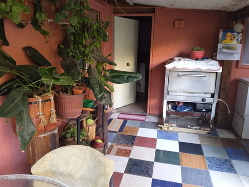 Casa En Venta De 4 Dorm. En Estación Central