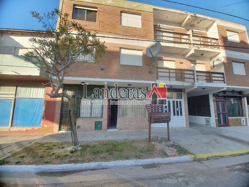 Imagen 2 de 10 de Local Comercial - Sobre Peatonal - Excelente Ubicación