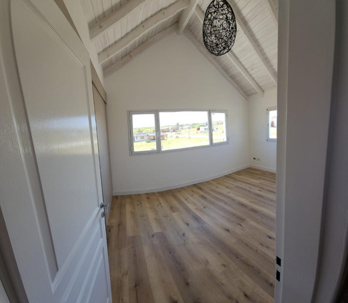 Casa En Venta - 2 Dormitorios 2 Baños - Cochera - 300mts2 - Los Reartes, Córdoba