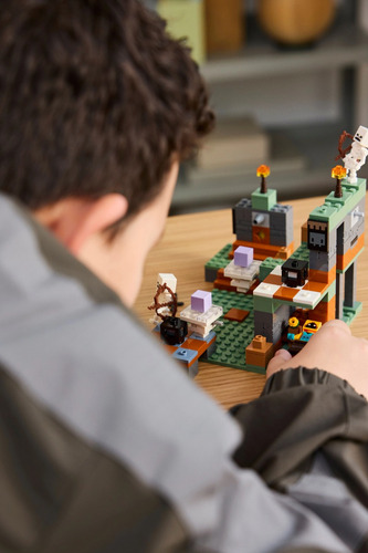 Lego® Minecraft® La Cámara De Desafío 21271; Set De Construc
