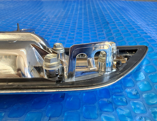 Maçaneta Externa Caçamba Hilux 17 18 19 20 21 2022 2023 2024 (Usado)