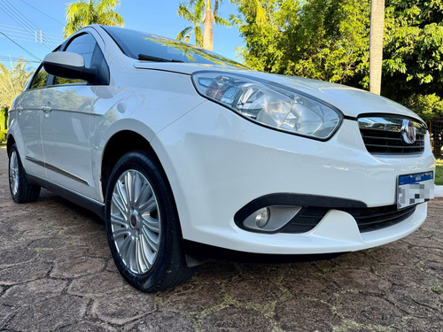 Fiat Grand Siena 1.6 16v Essence Flex 4p